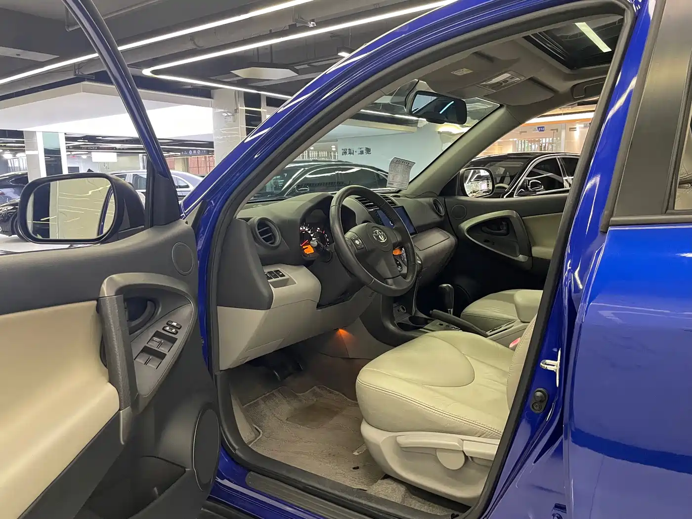 Фото 6 - Toyota RAV4