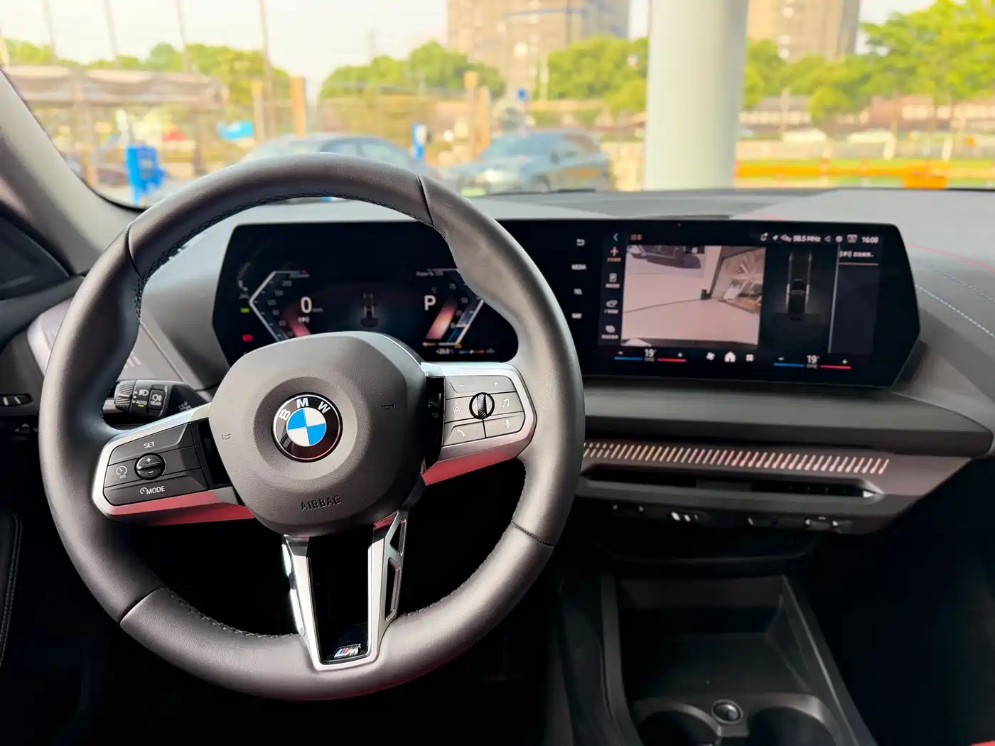 BMW 2 Series 2025 225L M Sport Package фото 11