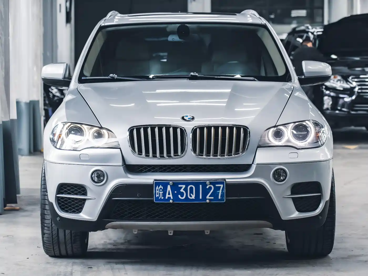 BMW X5 (Import) 2011 xDrive50i Leading Edition фото 3