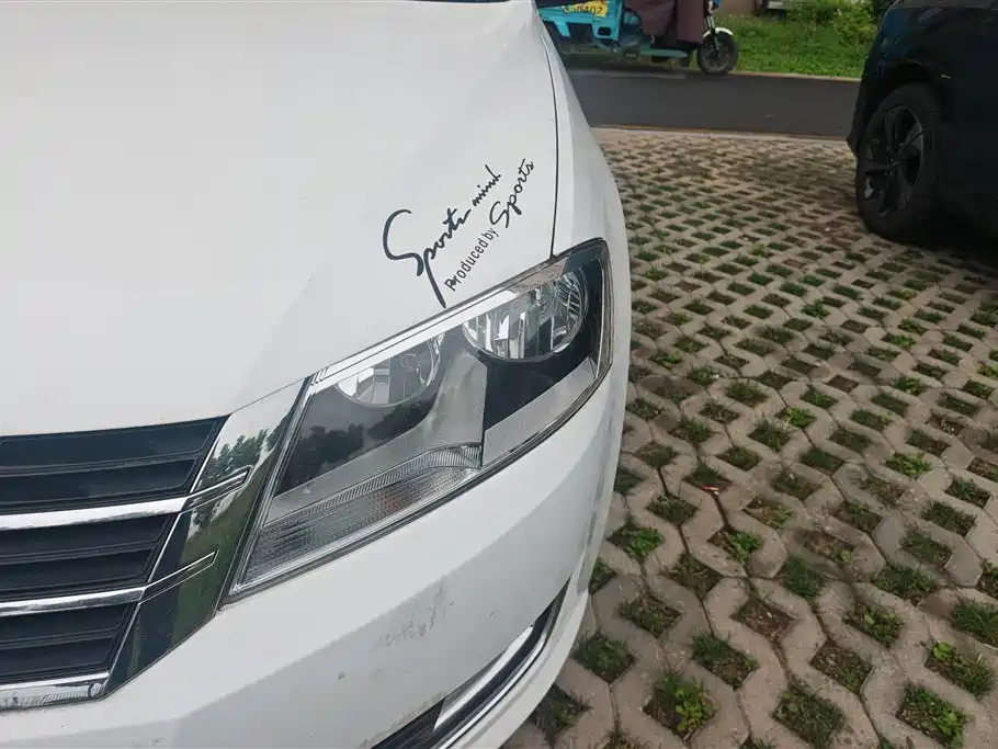 Volkswagen Lavida 2013 Facelift Classic 1.6L Manual Comfort фото 5