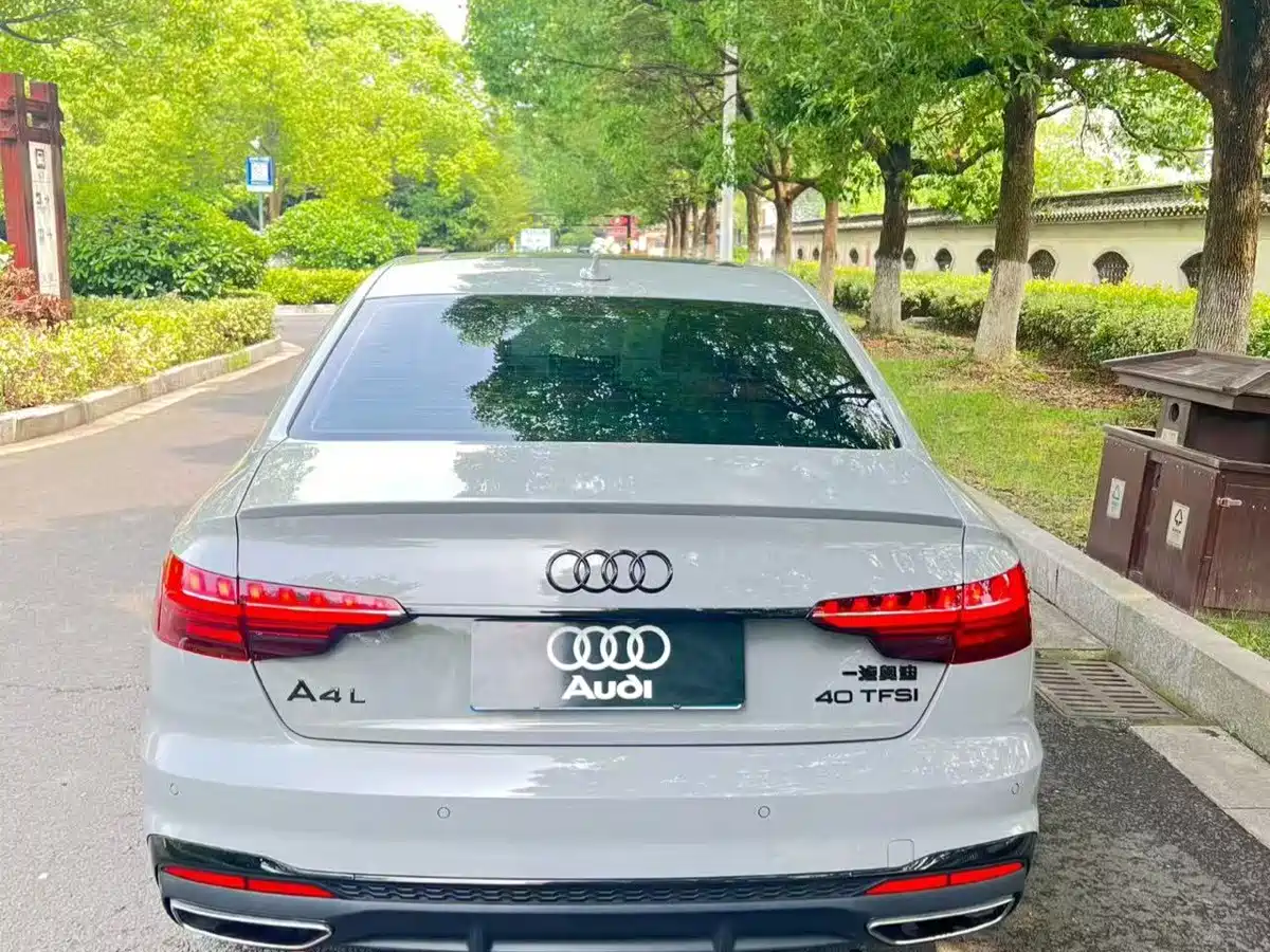 Audi A4L 2025 2025 2 Million Celebration Edition 40 TFSI Luxury Dynamic B&O Starlight Night Edition