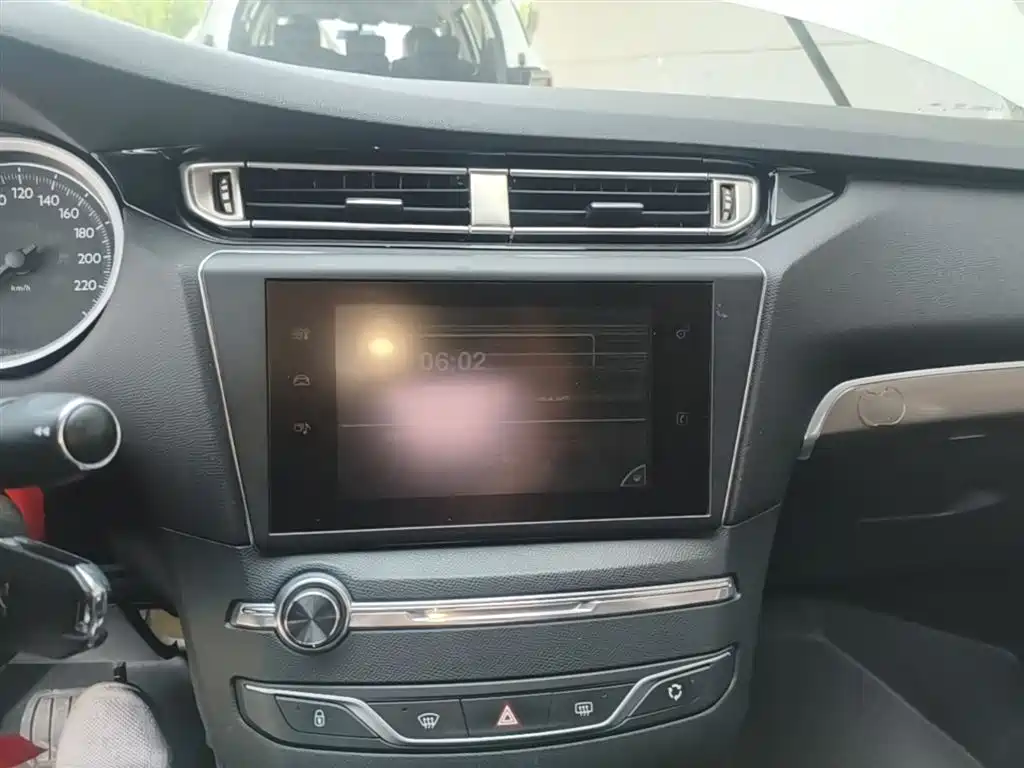 Peugeot 408 2014 1.8L Automatic Luxury Edition фото 13