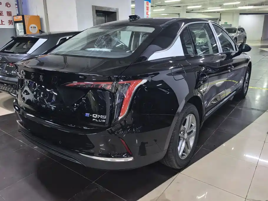 Hongqi E-QM5 2026 2025 610km PLUS