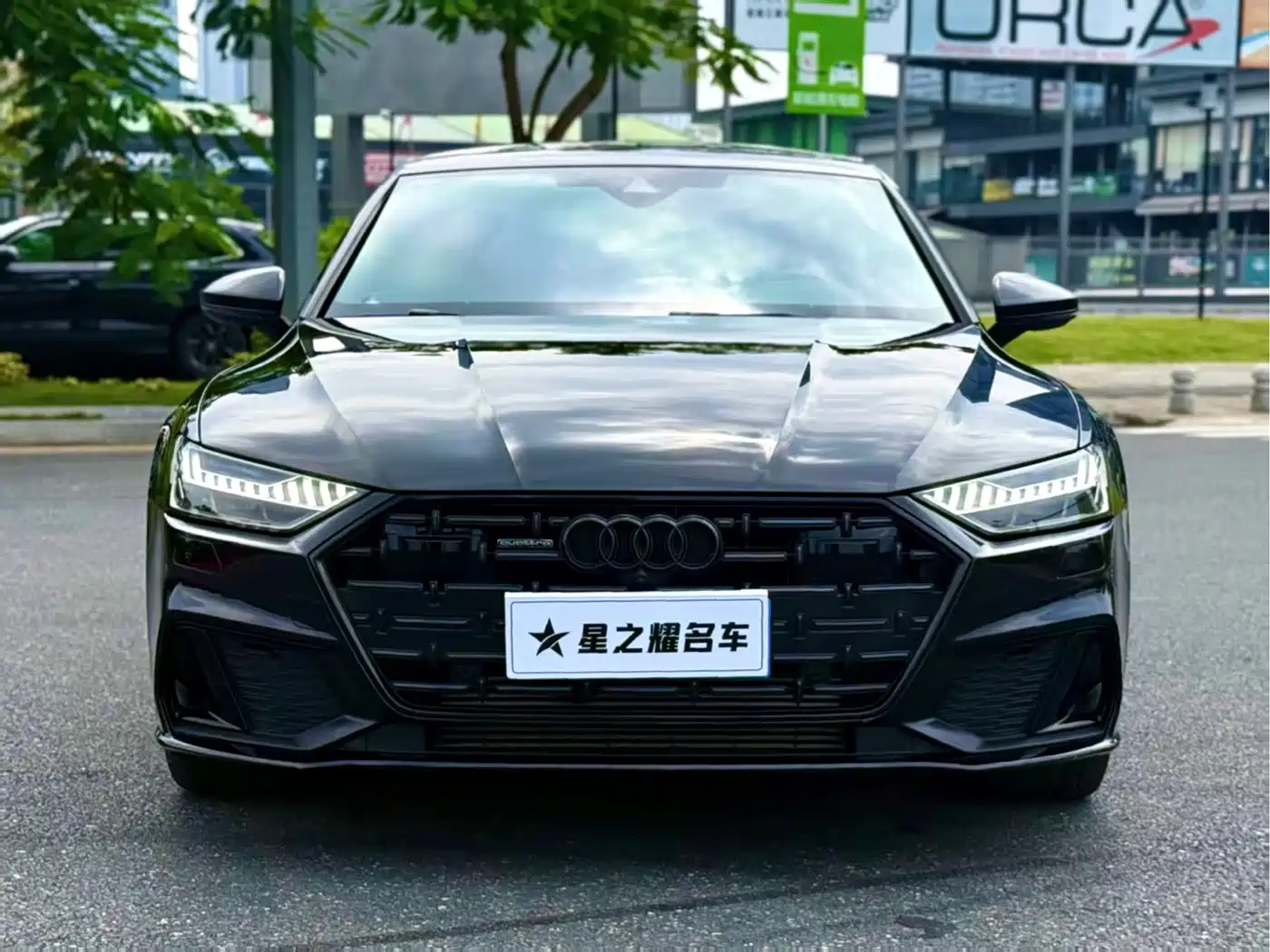 Фото 2 - Audi A7L