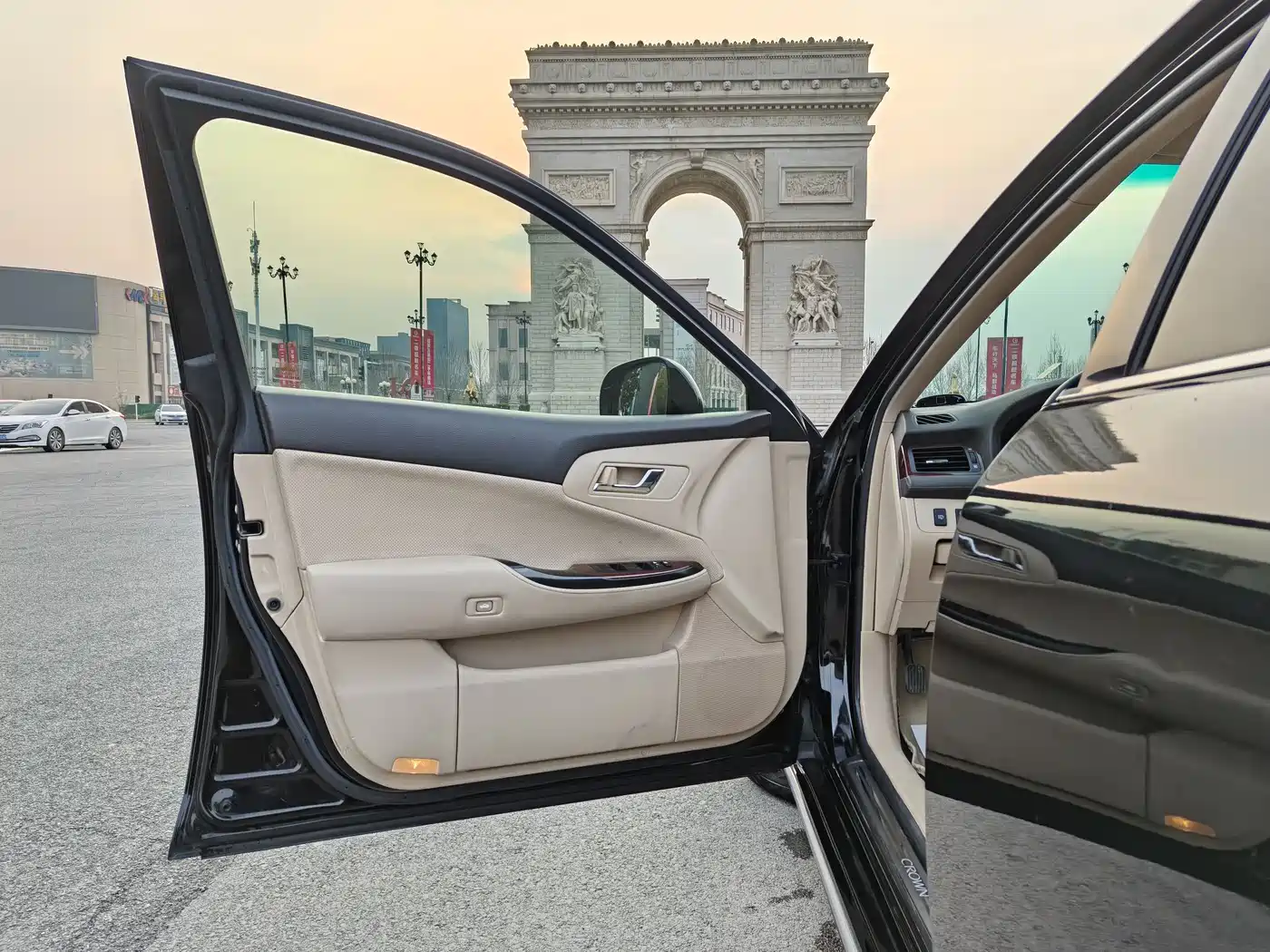 Toyota Crown 2011 2.5L Royal Leather Sunroof Special Edition фото 14