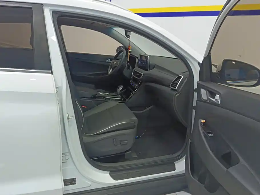 Фото 8 - Hyundai Tucson