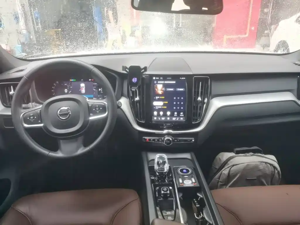 Photo 6 - Volvo XC60