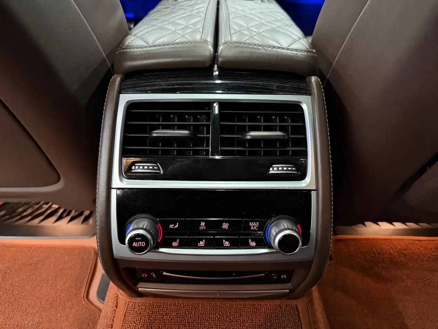BMW 7 Series 2022 740Li Exclusive M Sport Package фото 9