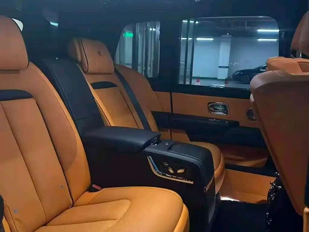 Rolls-Royce Cullinan 2025 2024 4-Seater
