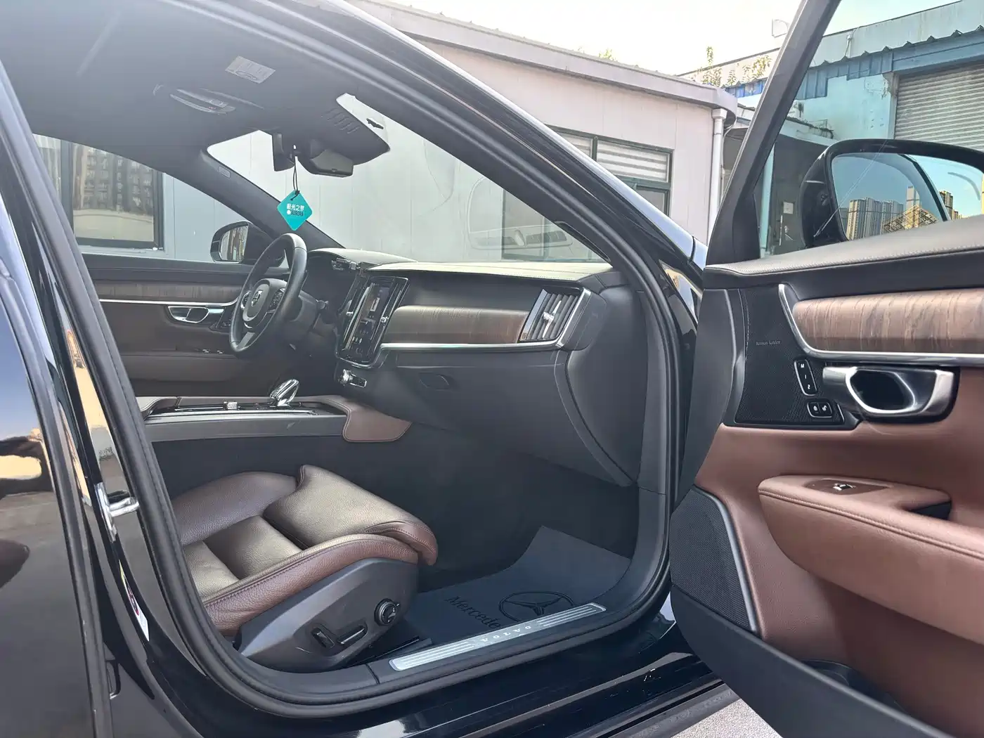 Photo 8 - Volvo S90