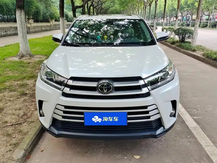 TOYOTA HIGHLANDER
