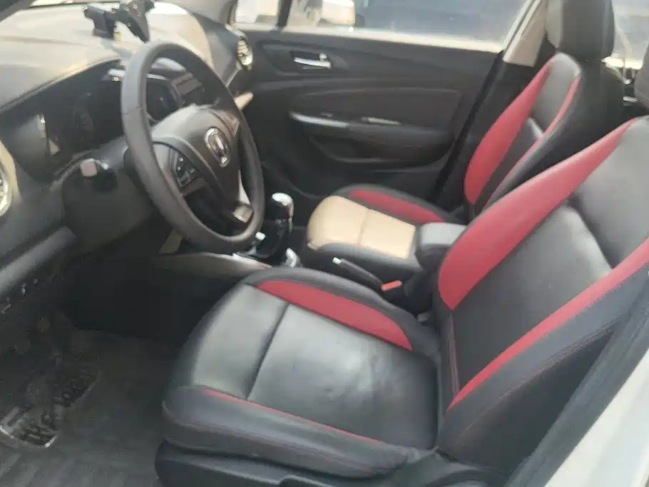 Фото 9 - Changan CS15