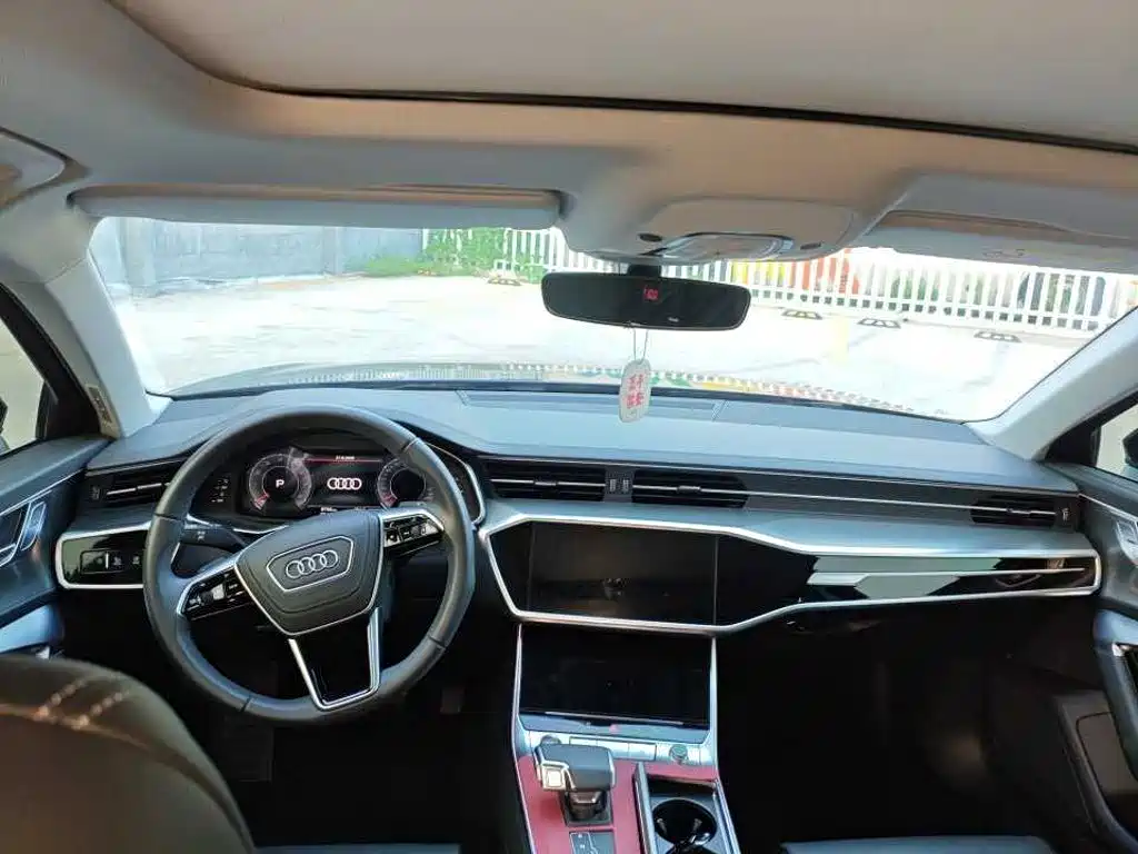 Фото 2 - Audi A6L
