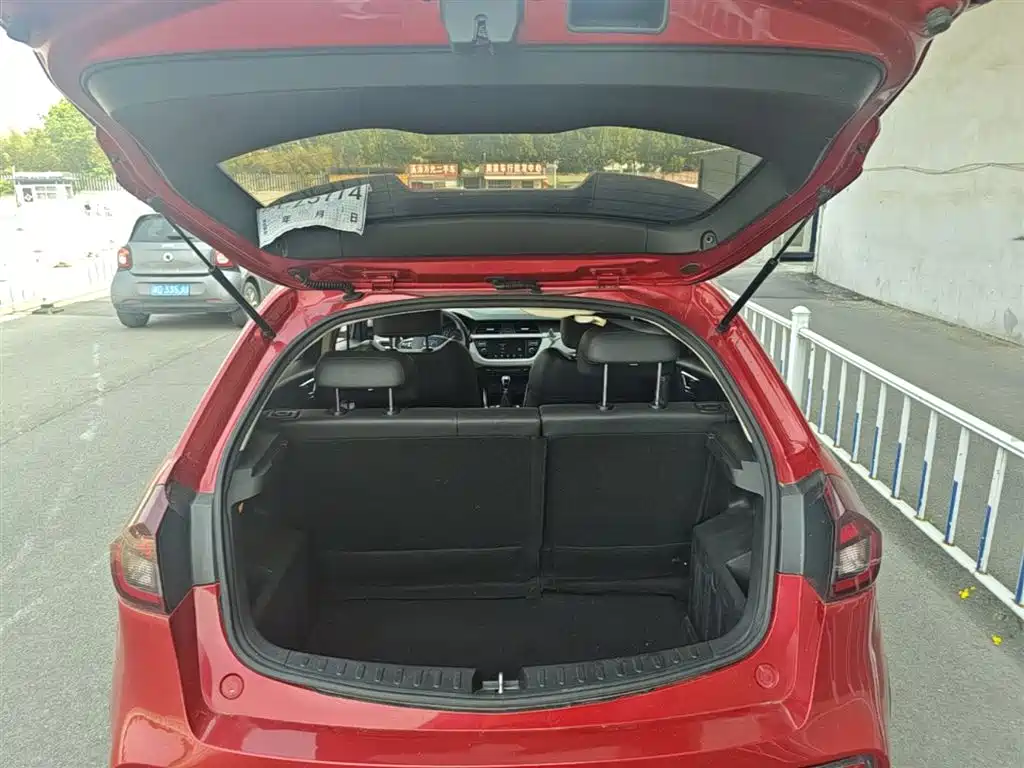 صورة 19 - Geely Vision X3