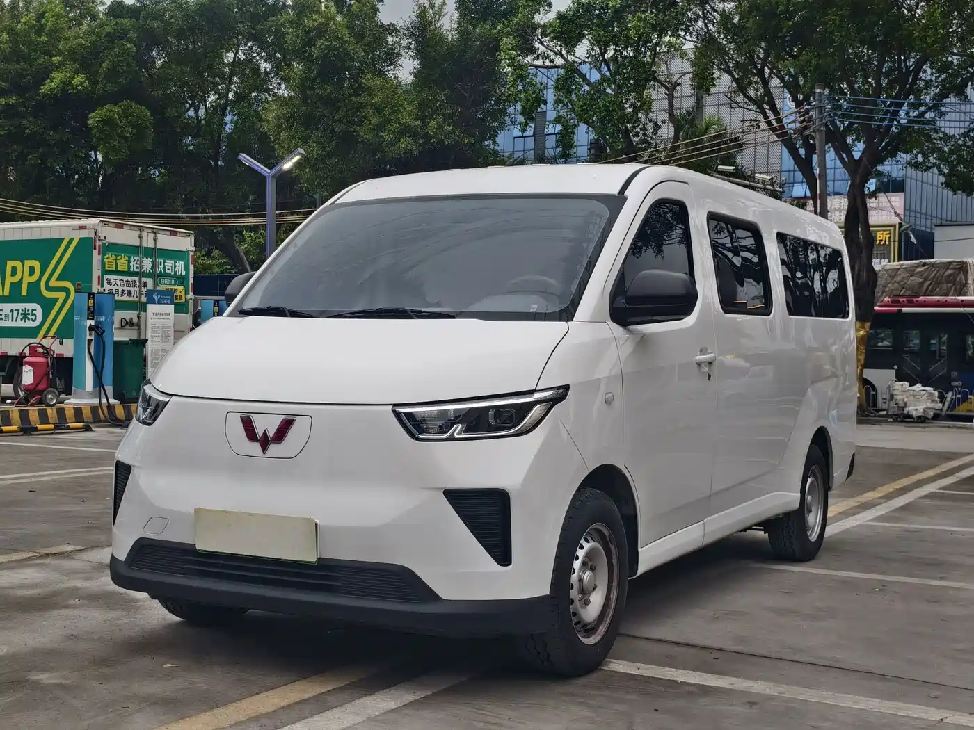 Wuling Motors Wuling Yangguang 2025 2024 300KM Comfort Bus Version 75kW