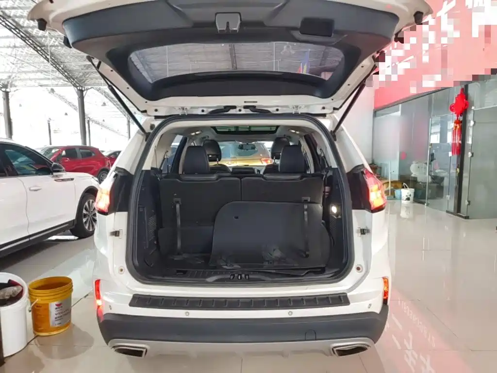 Фото 19 - Ford Edge