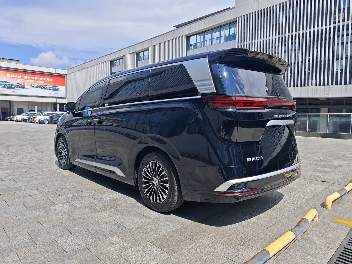 Denza D9 2025 2024 DM-i 980 AWD Prestige