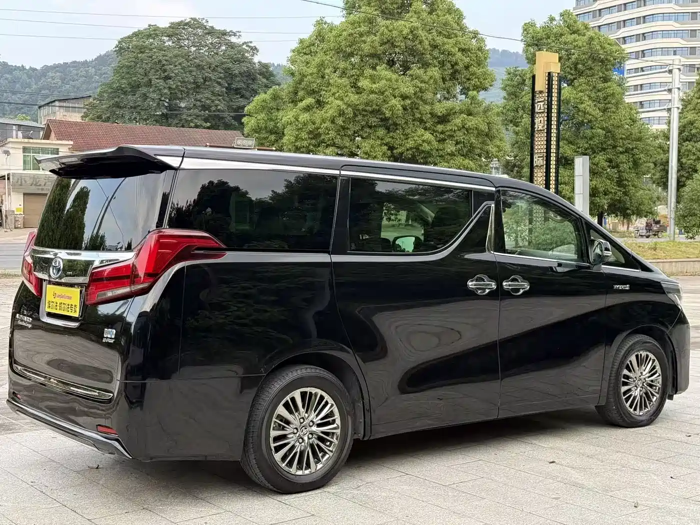 Toyota Alphard 2019 Hybrid 2.5L Premium Edition фото 4