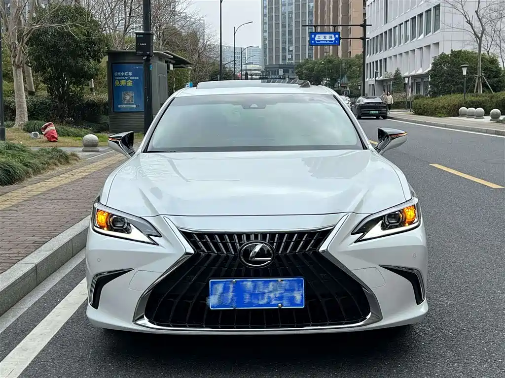 Lexus ES 2024 200 Premium Edition фото 2