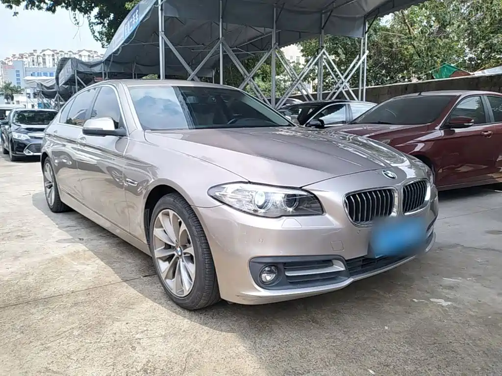 Photo 4 - BMW 5 Series