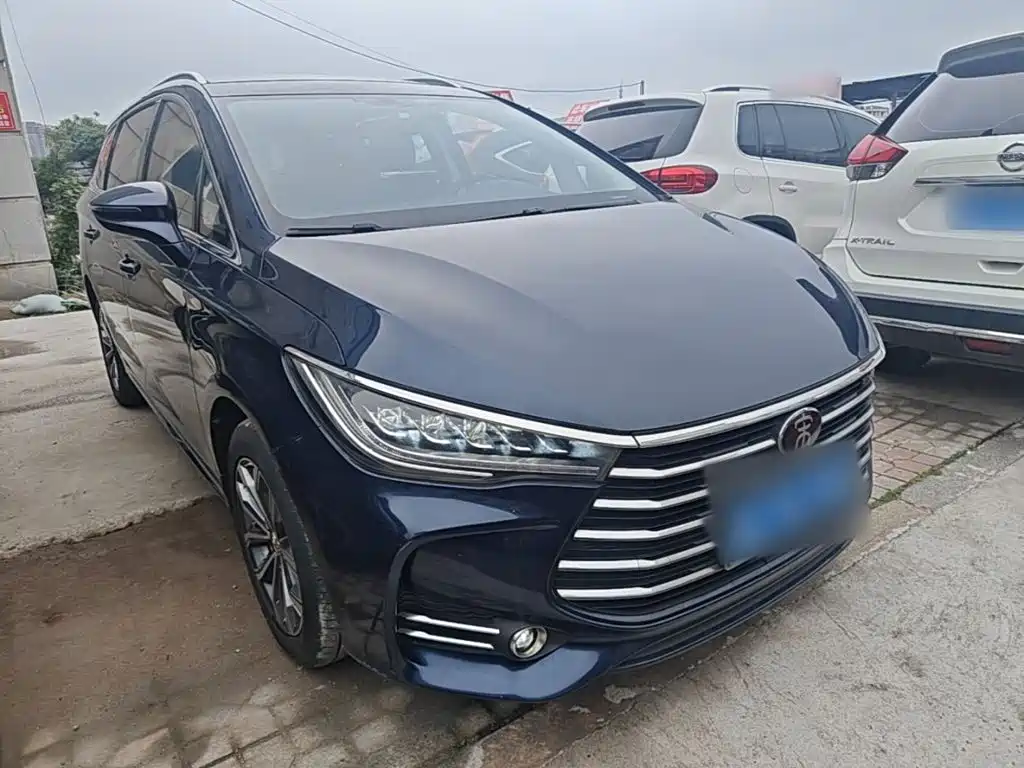 Фото 22 - BYD Song MAX