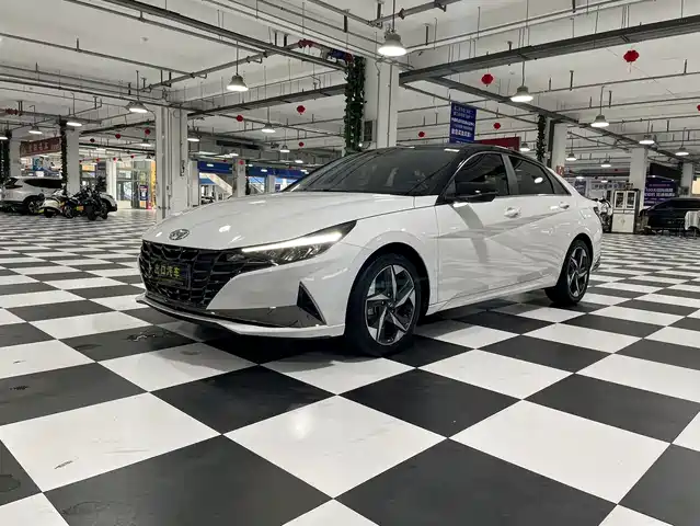 Hyundai Elantra 2022