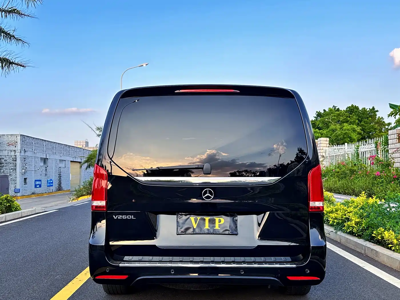 Mercedes-Benz V-Class 2022 V 260 L Long Wheelbase Luxury Edition фото 9