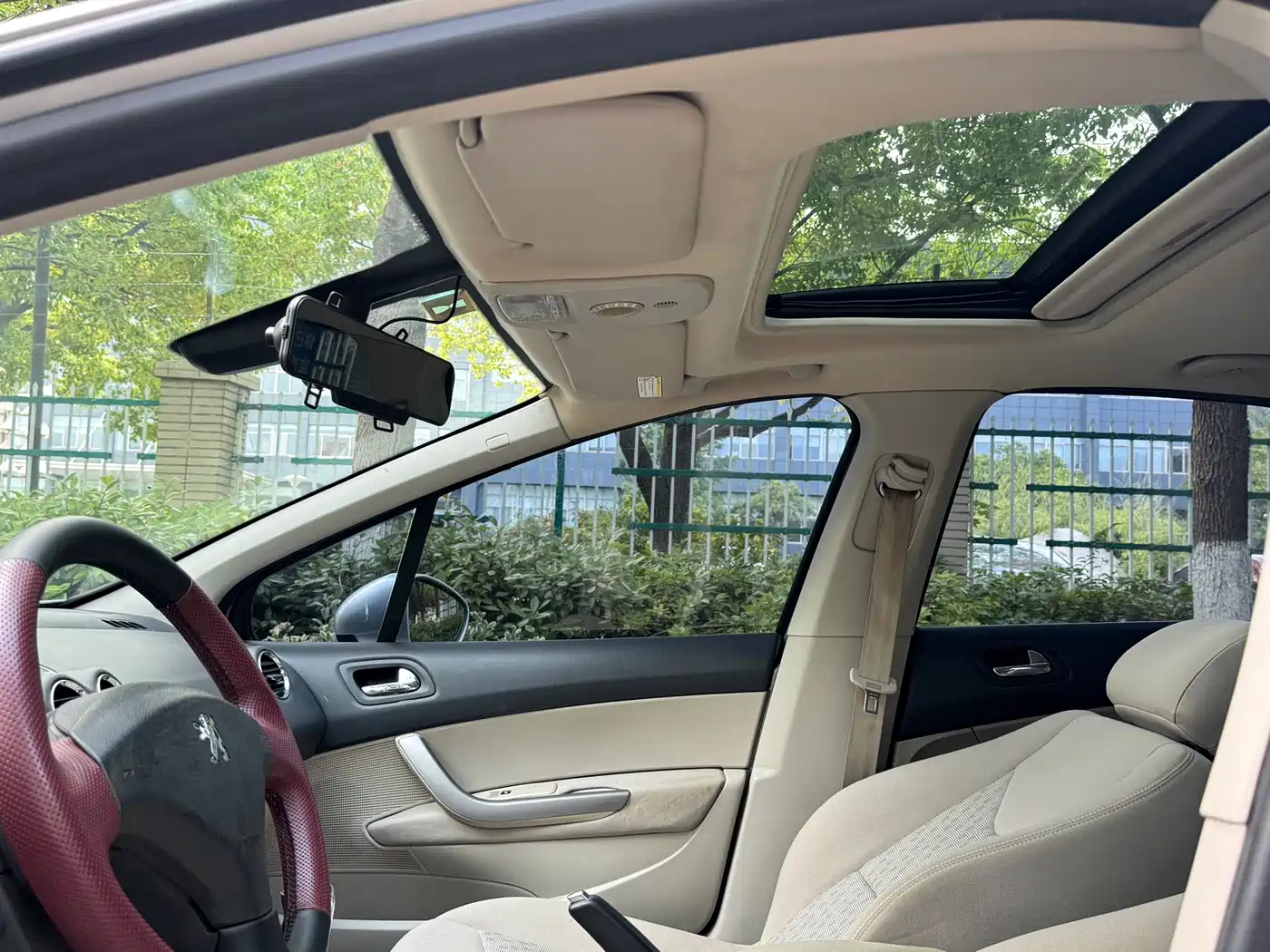 Peugeot 408 2010 2.0L Automatic Premium Edition фото 12