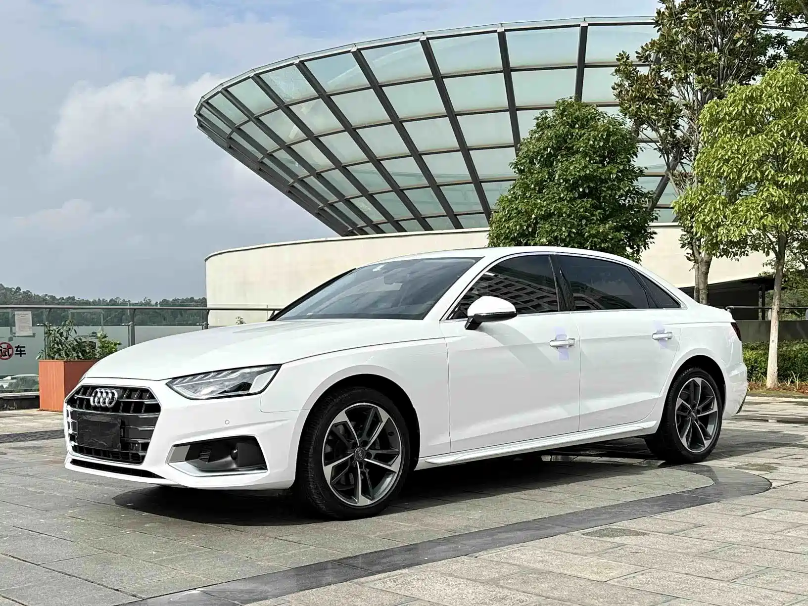 Фото 1 - Audi A4L