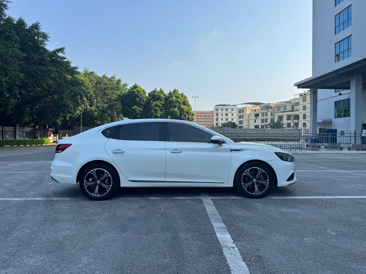 MG MG6 2017 2017 20T Automatic Luxury Smart Connect Version (China V)