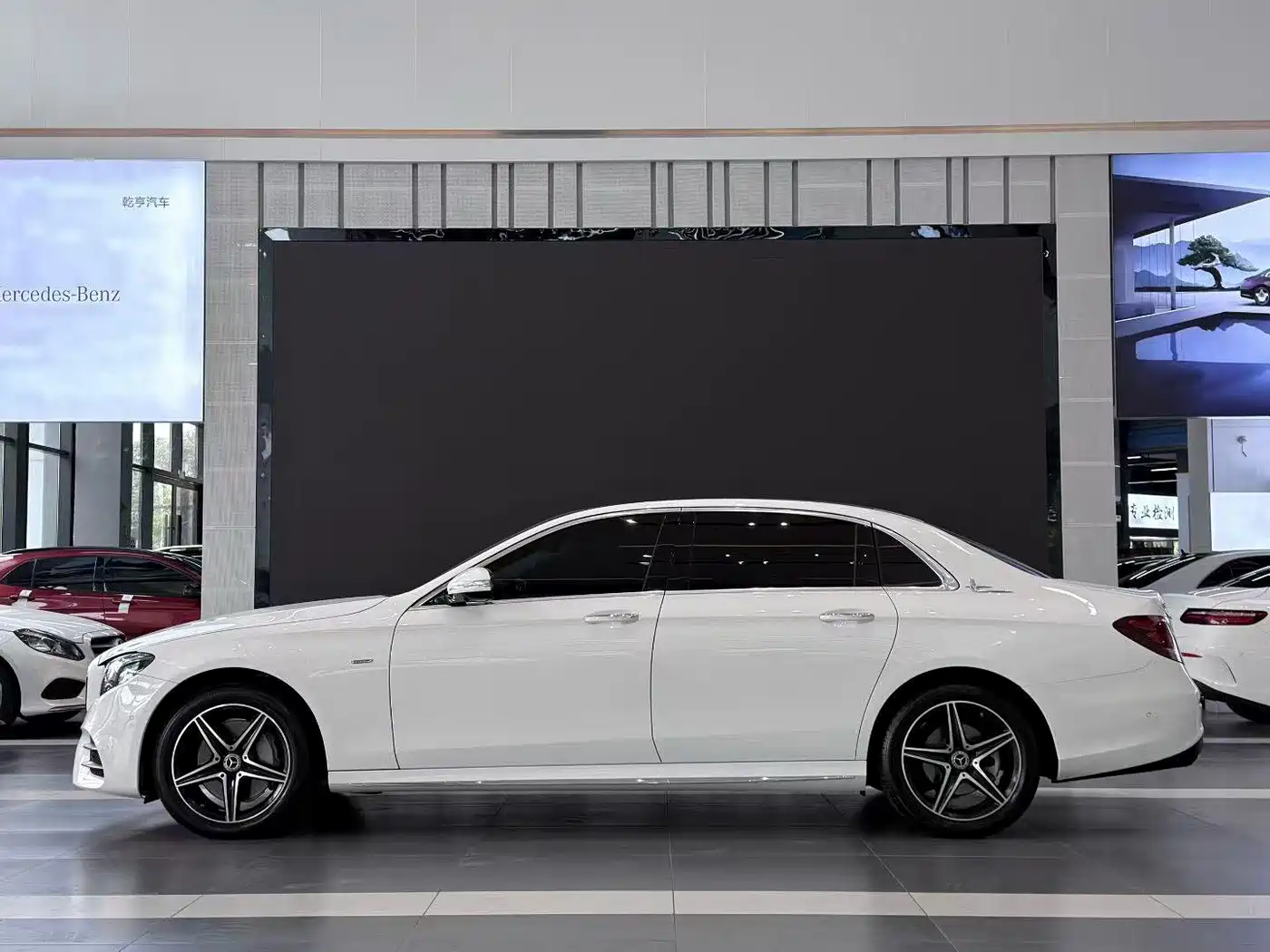 Mercedes-Benz E-Class 2020 Facelift E 300 L Sport Exclusive фото 3