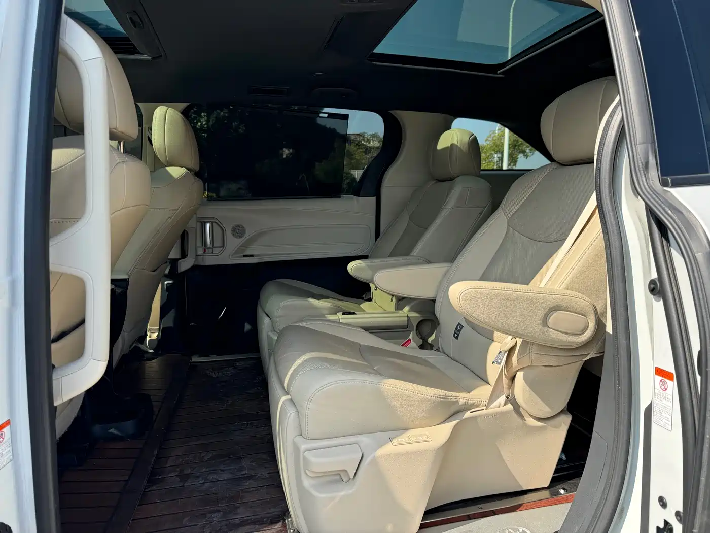 Toyota Granvia 2023 2022 2.5L Hybrid Noble Edition