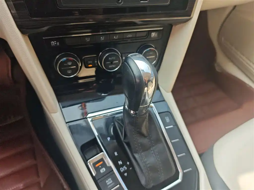 Volkswagen Lamando 2015 280TSI DSG Comfort фото 12