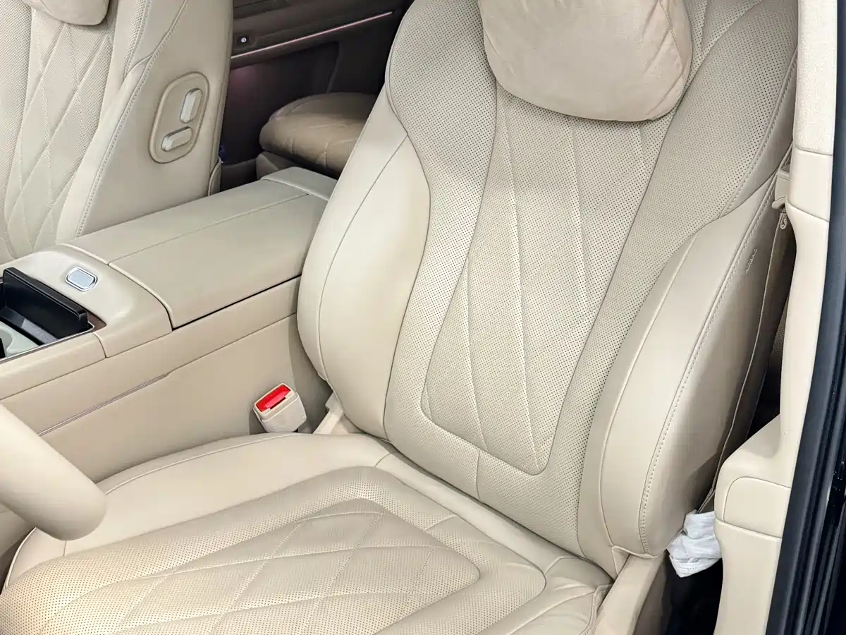 AITO Wenjie AITO M9 2024 Extended Range Ultra 42kWh 6-Seater фото 8