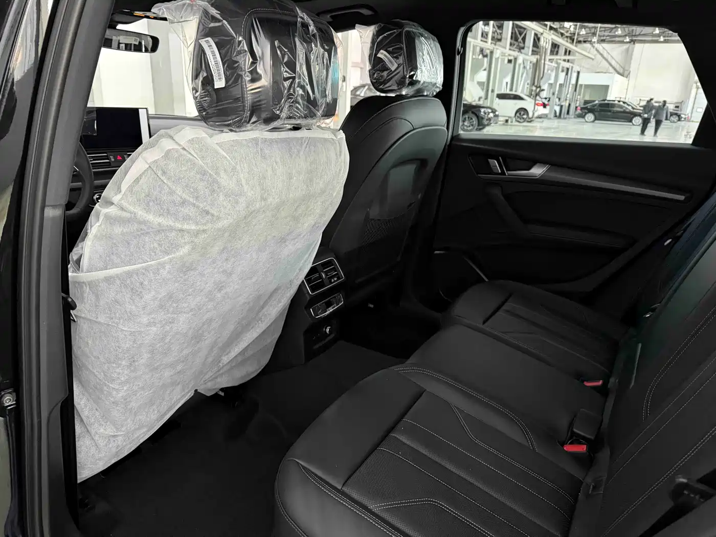 Audi Q5L 2025 45th Anniversary Edition 40 TFSI Dynamic Fashion фото 7