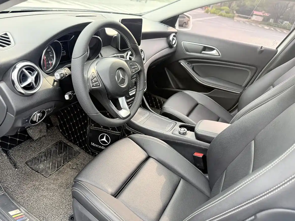 Mercedes-Benz GLA 2017 GLA 200 Dynamic фото 8