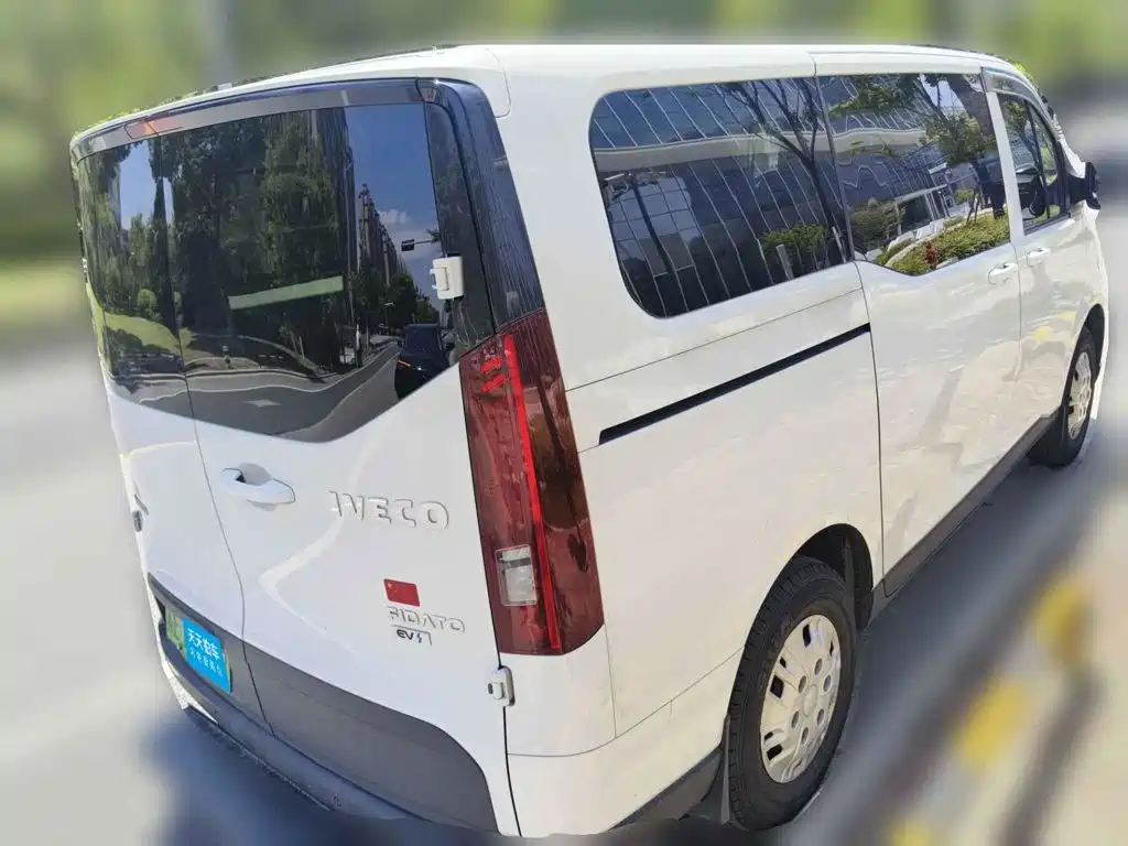 Iveco Juxing New Energy 2025 2025 Model Multi-Purpose Vehicle 77kWh Standard Wheelbase Low Roof 5-9 seats