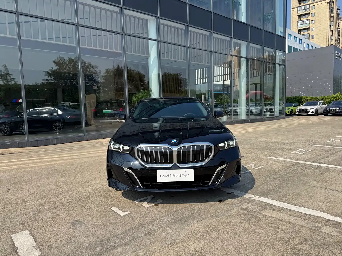 BMW 5 Series 2024 530Li Leading M Sport Package фото 2