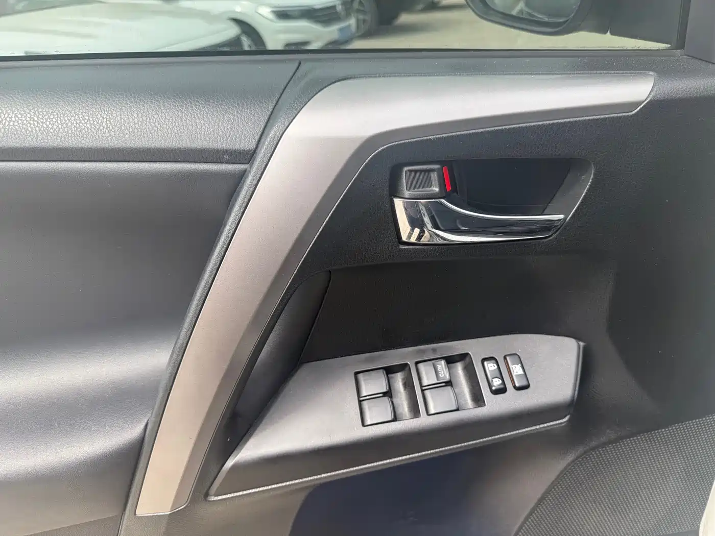 Toyota RAV4 Rongfang 2016 2.0L CVT 2WD Smart (China V) фото 13