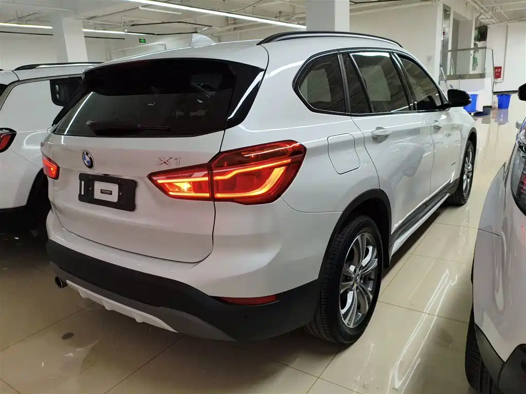 BMW X1 2018 sDrive18Li Premium Model фото 5