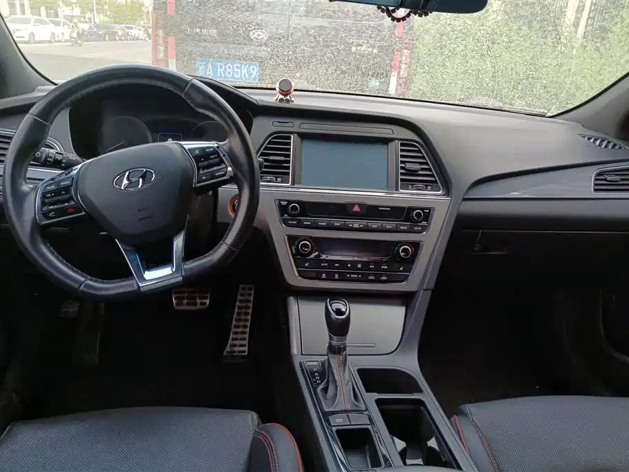 Hyundai Sonata 2015 1.6T GLS Smart фото 12
