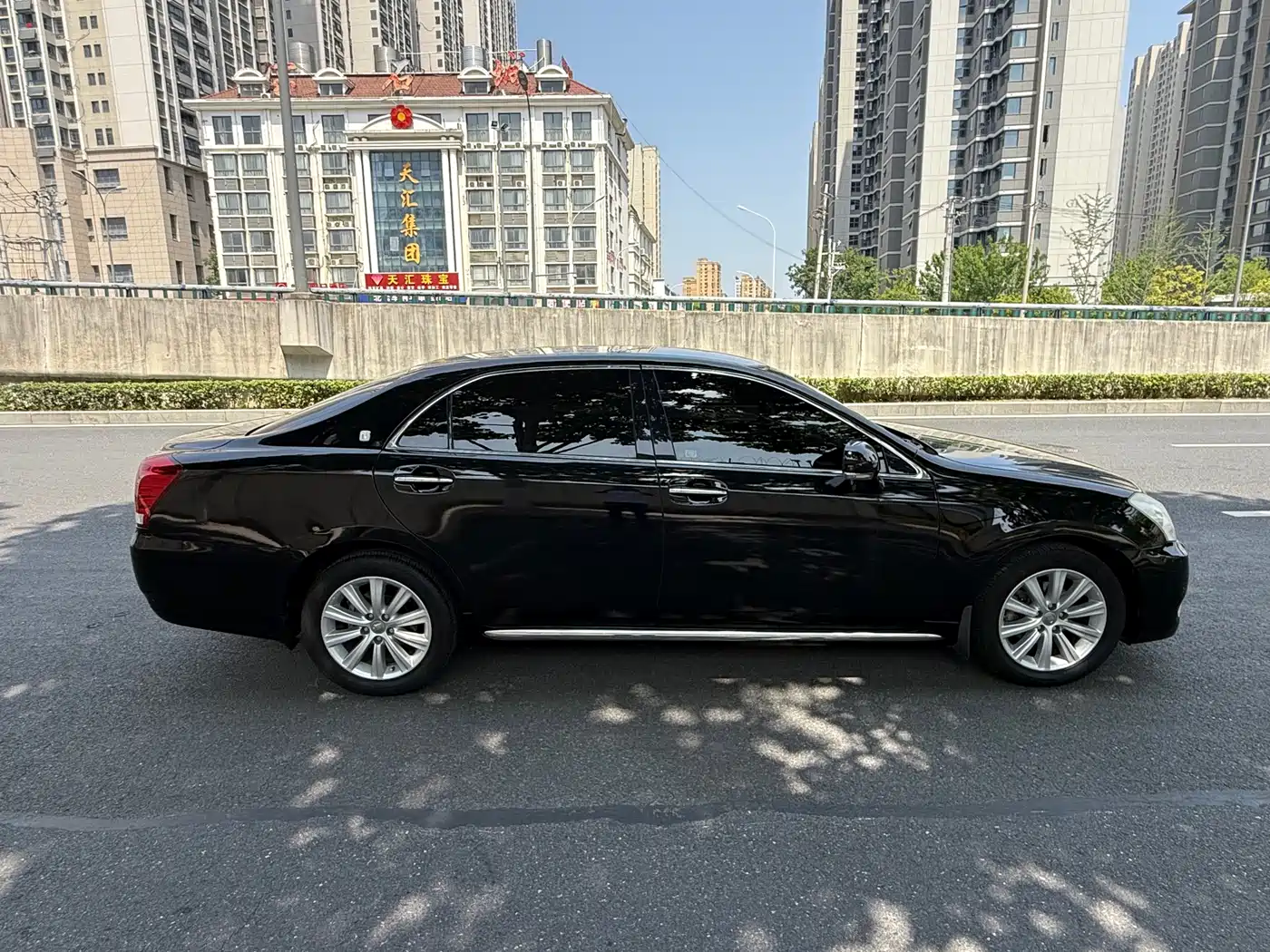 Toyota Crown 2010 2.5L Royal фото 2