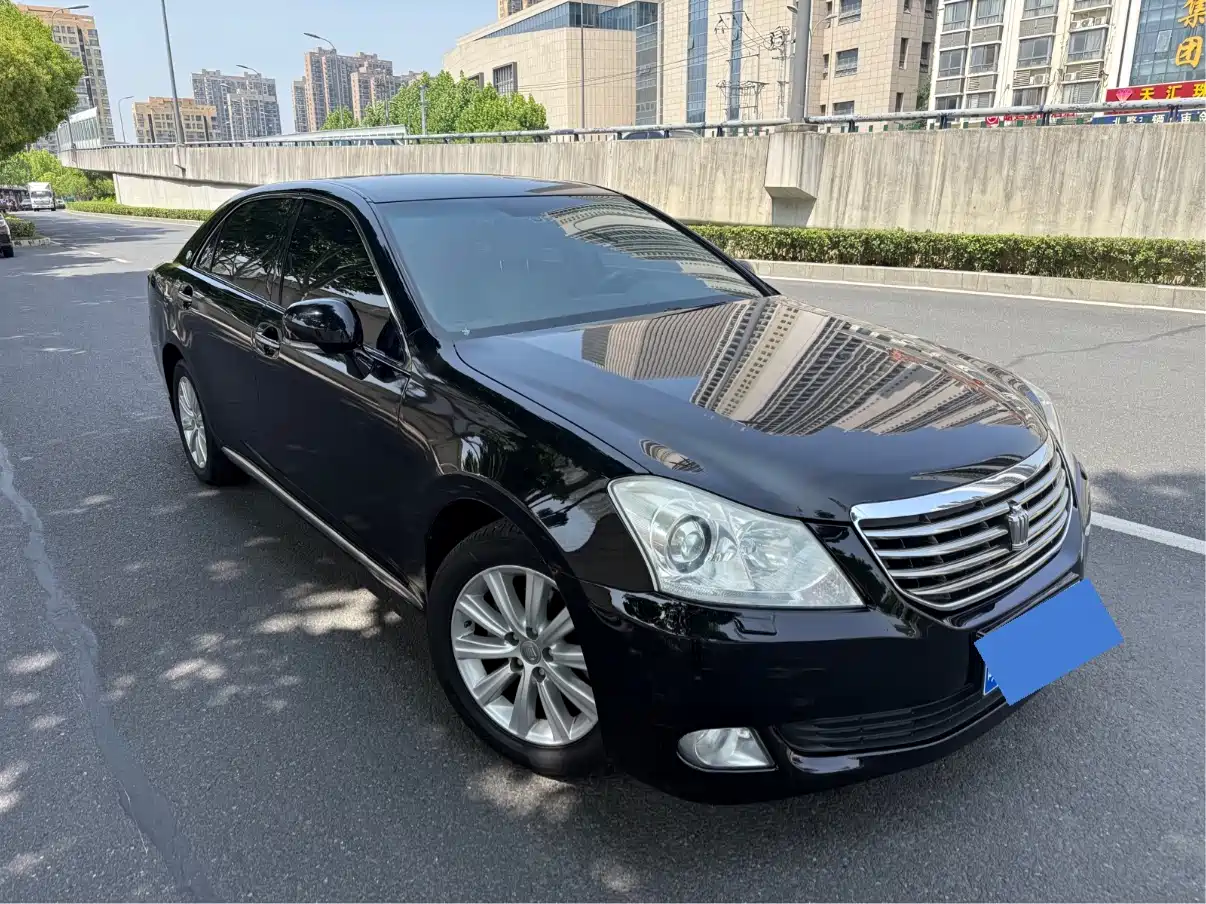 Toyota Crown 2010 2.5L Royal фото 3