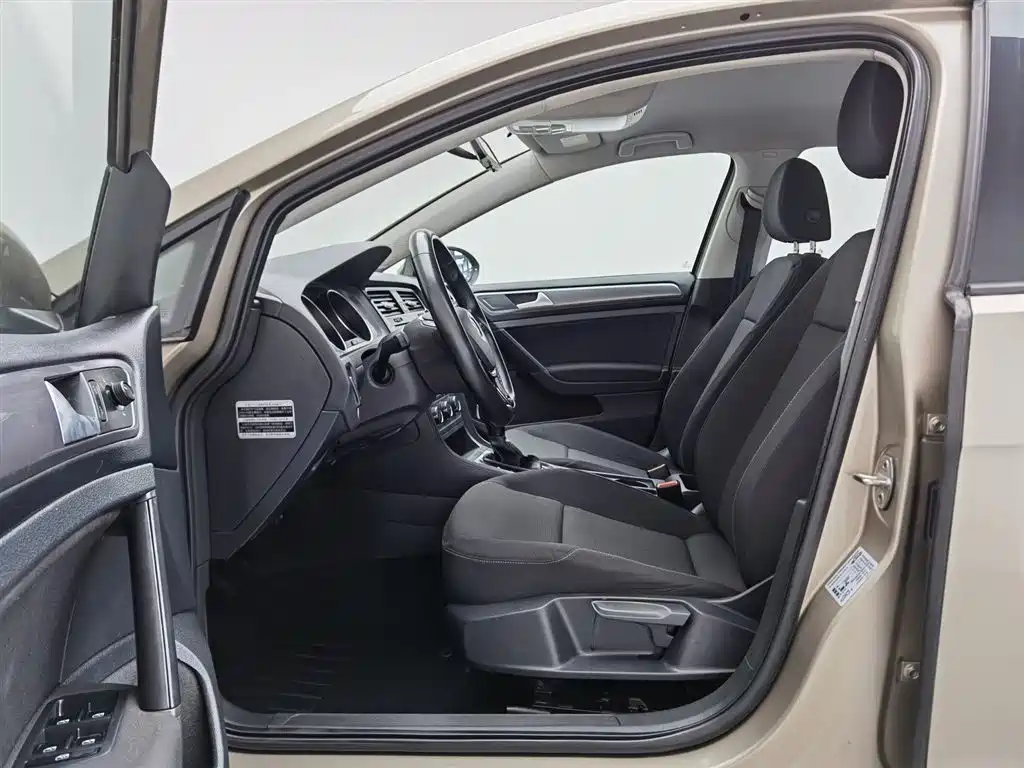 Volkswagen Golf 2016 1.6L Automatic Fashion фото 10