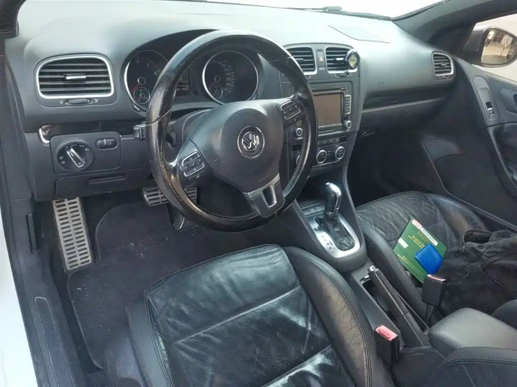 Volkswagen Golf (Import) 2012 1.4TSI Luxury Convertible Edition фото 15