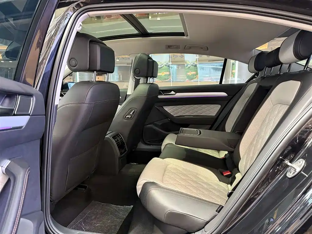 Volkswagen Magotan 2023 Model 2 Million Commemorative Edition 330TSI DSG Luxury фото 8