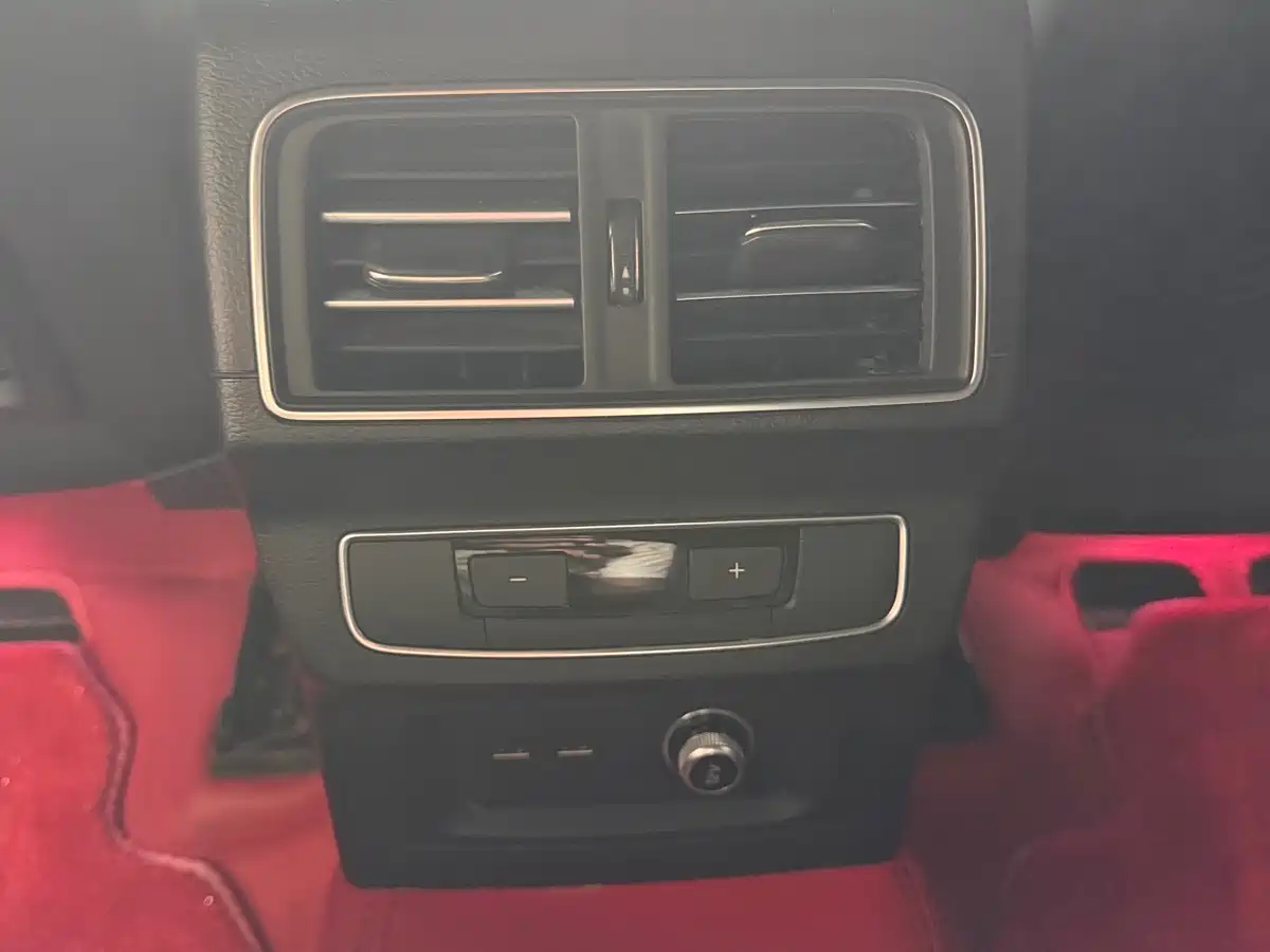 Audi Q5L 2024 Model 40 TFSI Luxury Dynamic фото 13