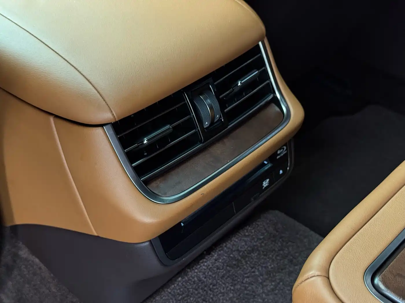 Lexus LS 2018 500h Executive Edition China VI фото 16