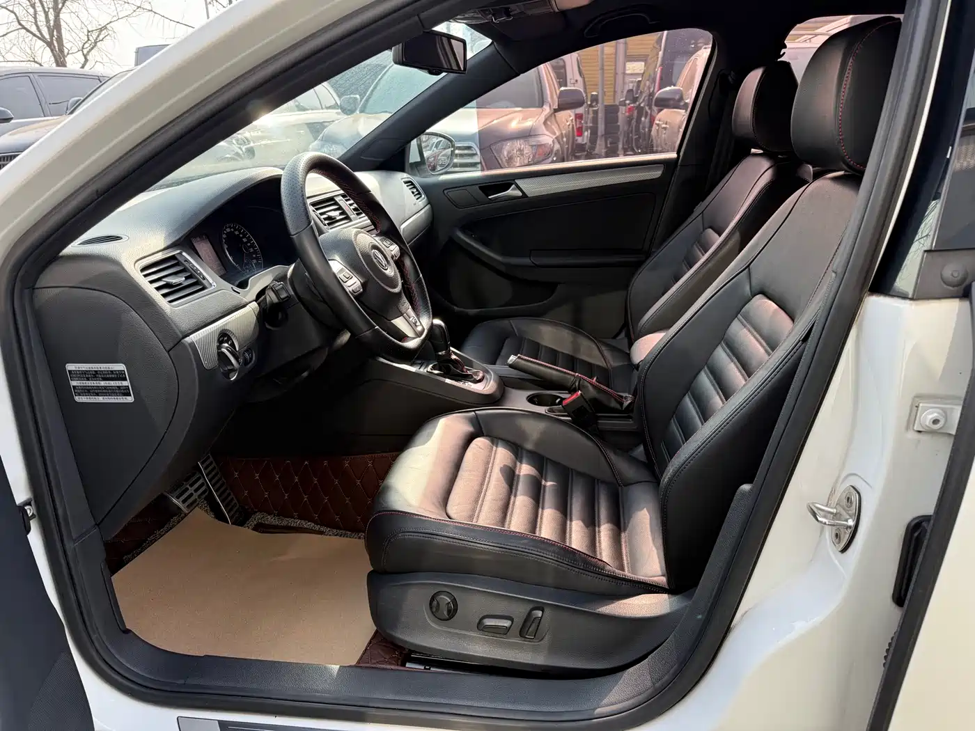 Volkswagen Sagitar 2013 2.0TSI GLI фото 13