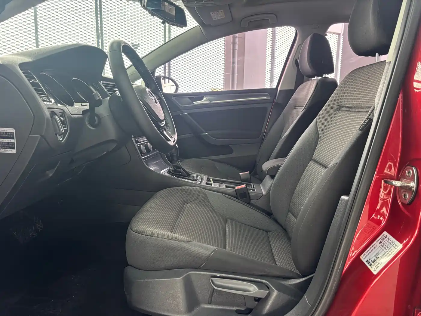 Volkswagen Golf 2017 230TSI Auto Comfort Millionth Anniversary Edition фото 10